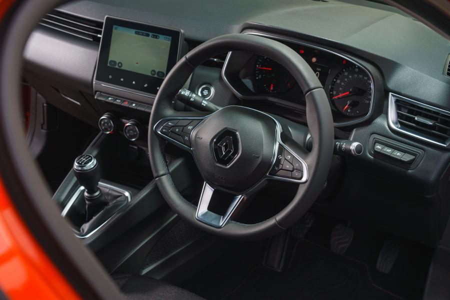 Панель приборов Renault Clio 2019 года  (UK) (фото 16 из 40)